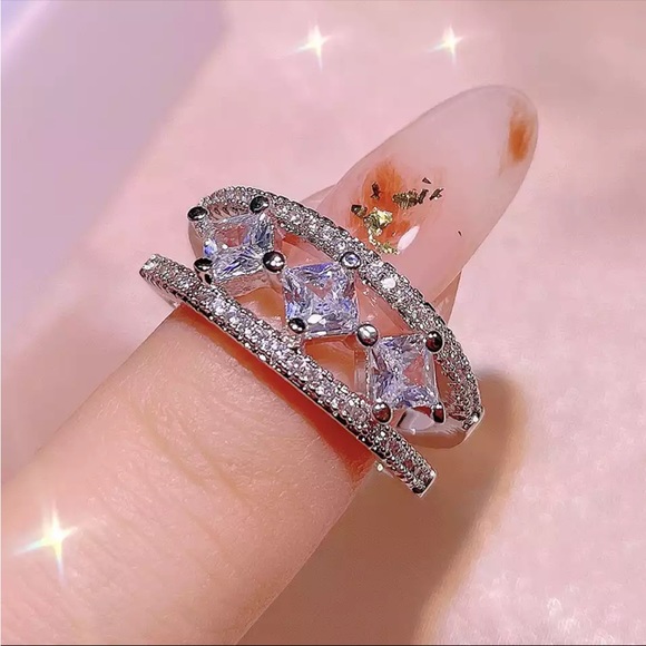 New Women’s Luxury 925 Silver Beautiful Diamond Ring - Picture 2 of 5